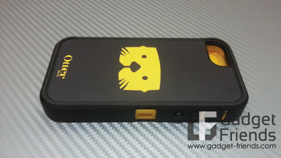 Otterbox iPhone 5 Defender Otter Character Sereis เคสมือถือ เคส iPhone5 สุดแจ่มมาพร้อมกับ Grip และลวดลายแมวน้ำตามแบบฉบับ Otterbox เท่โดดเด่นพร้อมการปกป้องสูงสุด 3 ชั้น สะดวกพกพาไปทุกที่